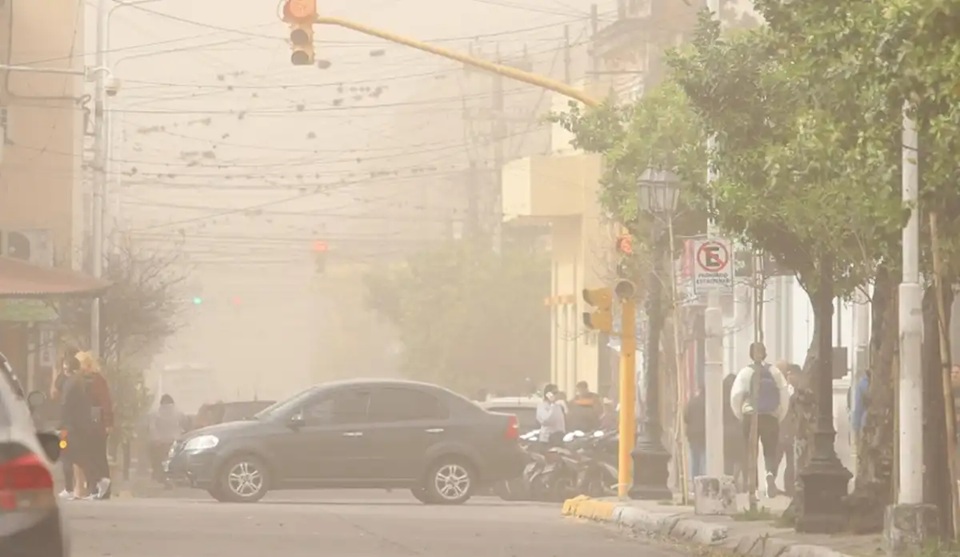 El Servicio Meteorológico Nacional renovó el aviso para la región vallista. La advertencia se extiende hacia todo la región mientras que el Cuyo presenta ráfagas de alta velocidad y otras características.