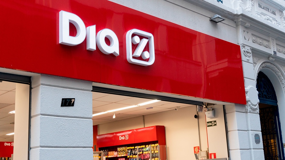 La cadena española analiza desprenderse de su negocio en el país y habría contratado al banco Santander para buscar un comprador. La empresa evitó confirmar la información.