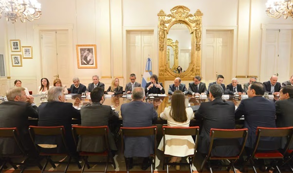 La Nación negocia un Consenso Fiscal con los gobernadores para bajar Ingresos Brutos y tasas municipales