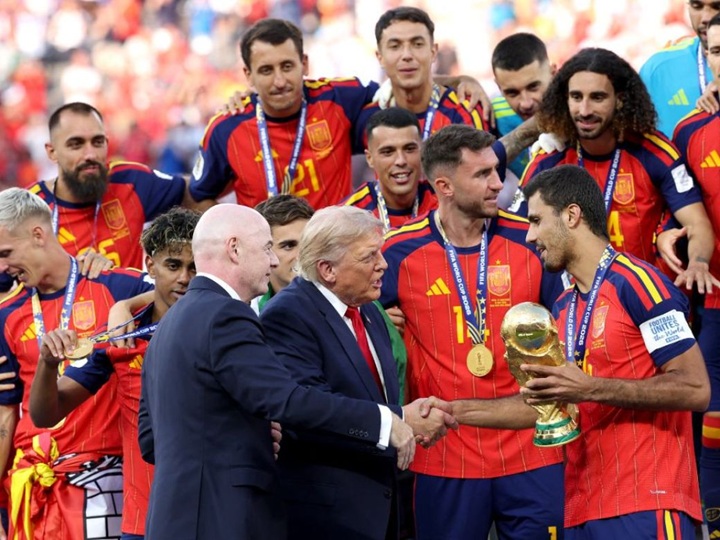España campeón de la Copa del Mundo 2026, con el presidente Trump y el titular de la FIF Infantino.